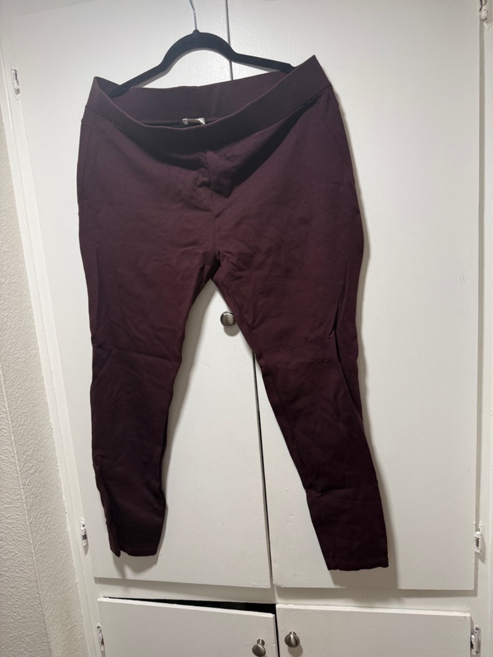 Matty M Women's Burgundy Leggings